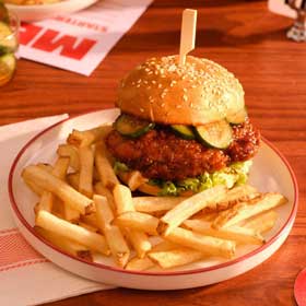 Edgell® Edgell Supa Crunch 9mm skin-on chips, Styled